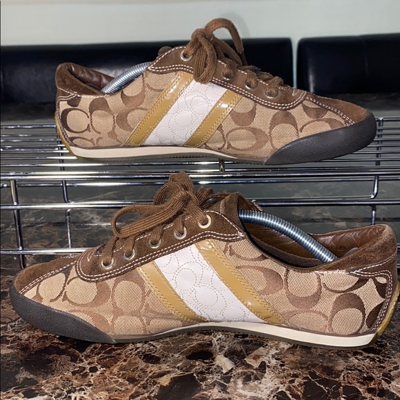 EUC Coach Meagan - Picture 2 of 6